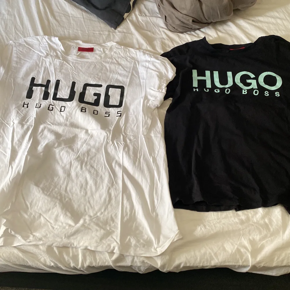 Säljer mina t-shirts 3 för 400 kr har blivit för små och tänker sälja de storlekarna kenzo är S Vit Hugo boss är M Hogo boss svart är S. T-shirts.