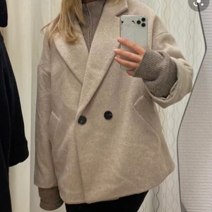 Kappa  - Söker denna kapp från Lindex i storlek s-m❤️betalat bra, skriv om ni har jacka❤️