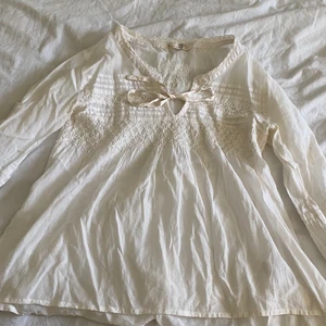 Fin odd molly blus  - Säljer denna fina blus ifrån odd molly. De är i fina pärlor på och i en fin modell. Storlek M, kommer tyvärr inte till användning då den är för liten. Möts i sthlm och fraktar, pris kan diskuteras💝 