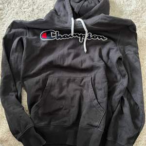 Fin svart hoodie