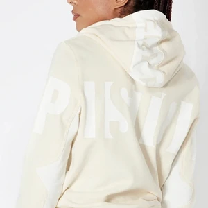 ELLY PISTOL Hoodie  - Helt nya hoodies i storlekarna XS och S.  Endast testade och toppen fina!  Mer cremevita än vita.  Kommer ladda upp egna bilder.  Ordinarie pris 899kr! 