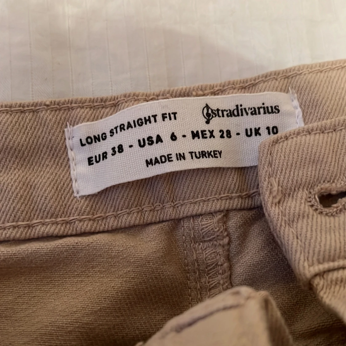 Beiga utsläppta byxor  - 90