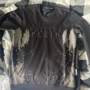 Philipp plein crewneck - Skick 8/10, Ny pris 8000kr, pris kan diskuteras 