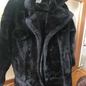 Lång gosig jacka  - Knappt använd lång mysig kappa/jacka 