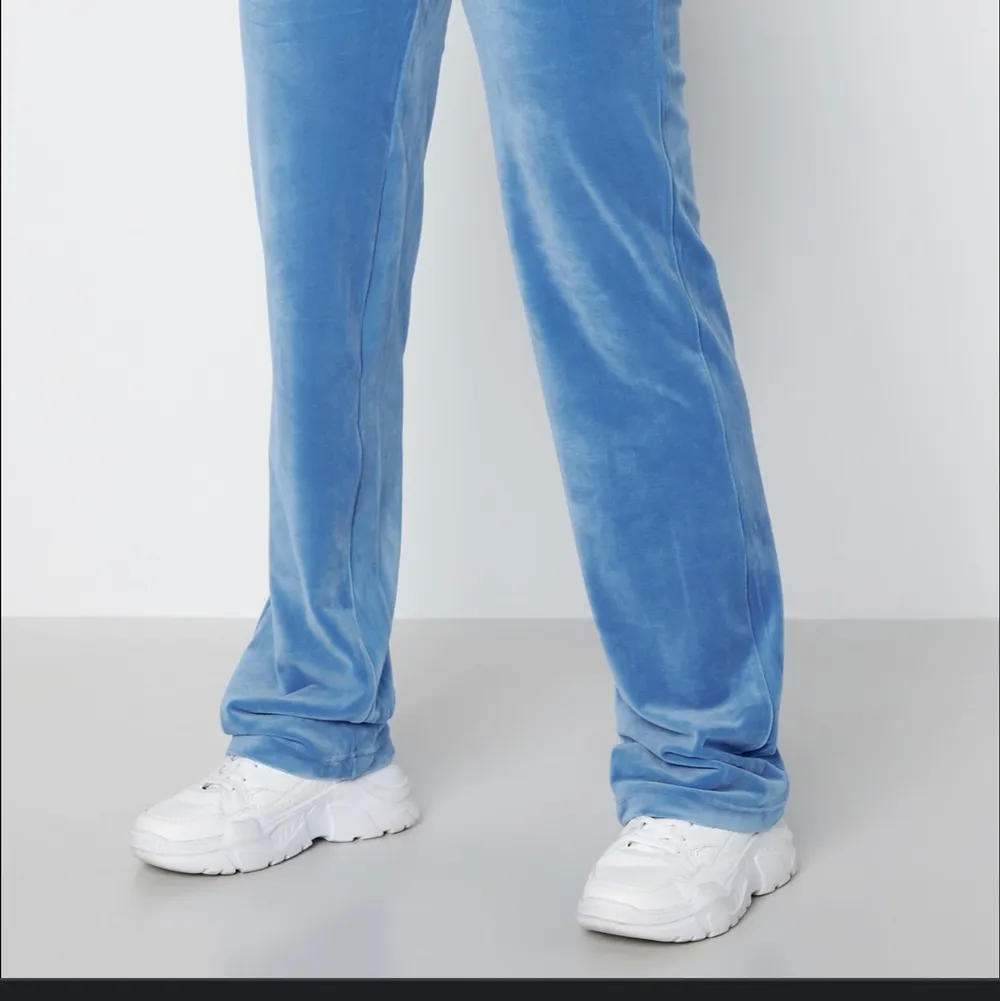 Jag söker juciy byxor xxs gärna billig och vilken färg som helst om någon har som vill sälja kontakt mig gärna . Jeans & Byxor.