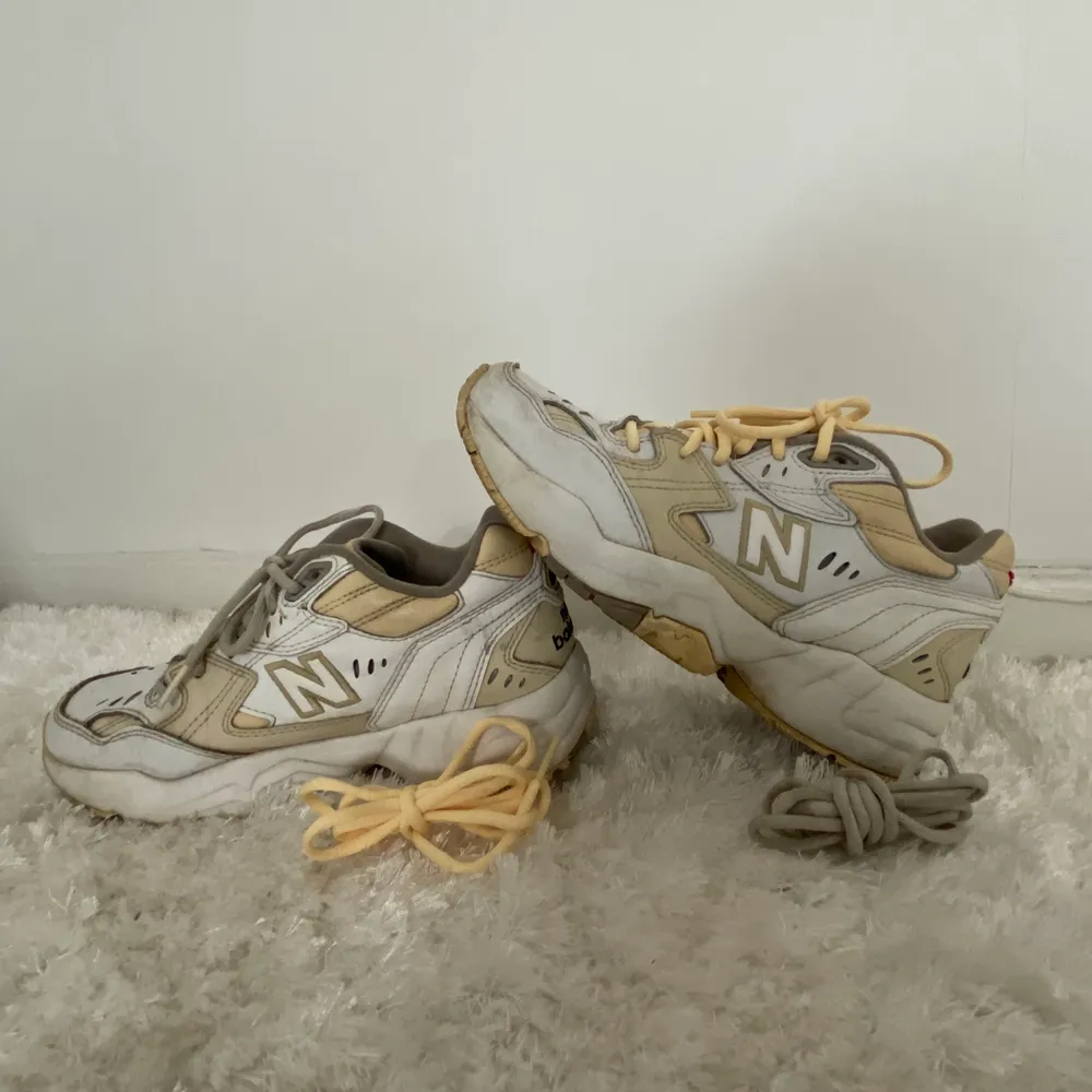 Supersnygga och supersköna skor från new balance i vit gul färg. Storlek 36-37. Skor.