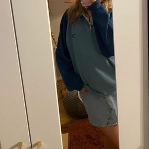 Blå Reebok hoddie - Säljer denna jätte sköna Reebok hoddie 