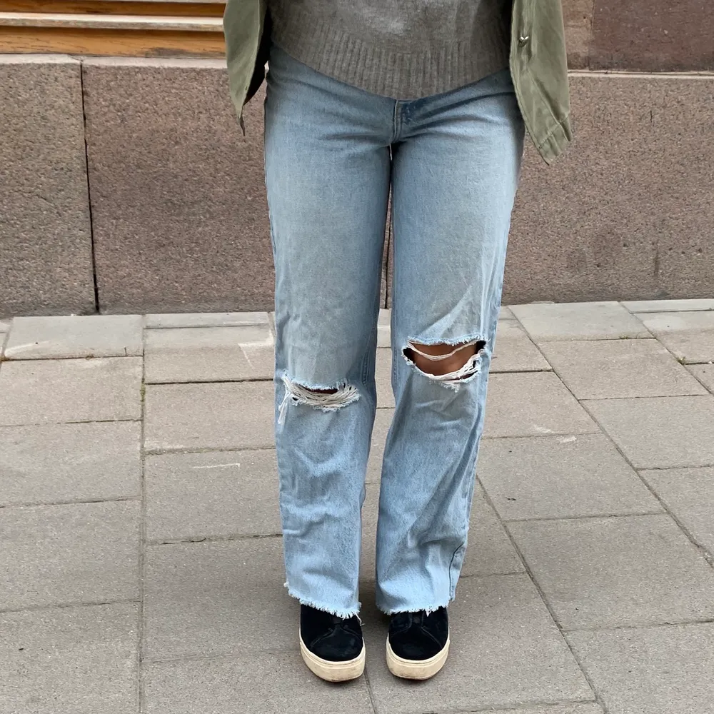 Säljer mina supersnygga jeans! Jag är cirka 1,62!. Jeans & Byxor.