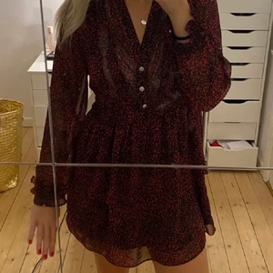 Zara klänning - Säljer för används inte🌸