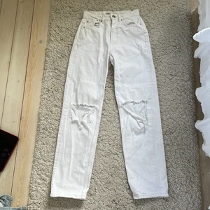 Jeans  - Jeans ifrån Gina tricot, säljer för att dom är för små 💗