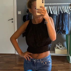 Zara topp - Säljer min zara topp i satin material storlek S för 70kr💗