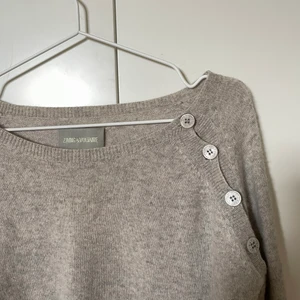 Cashmeretröja från Zadig & Voltaire - Superskön cashmeretröja från Zadig & Voltaire. Storlek M. Väldigt gott skick! 🤍