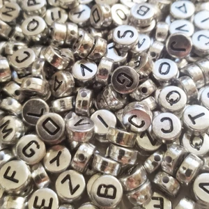 GRATIS FRAKT! 100 Pack Bokstavspärlor + Armbandstråd -  Skickas med GRATIS frakt!  100 stycken bokstavspärlor 5mm + 60cm armbandstråd