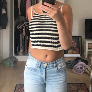 Virkat linne  - Virkat linne från Zarah barnavdelning men som passar mig dom har s/xs i toppar, väldigt bra skick aldrig använt💗