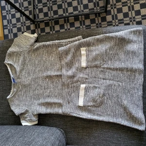 Set m. kjol - Stickat set från Zara bestående av kjol och top. Lite glittrigt. Oanvänt och i mycket fint skick.