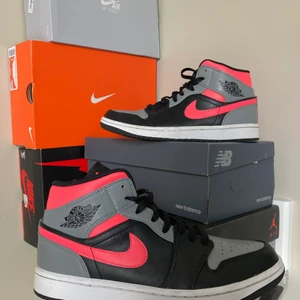 Jordan 1 mid - Storlek 41 Sparsamt använda 