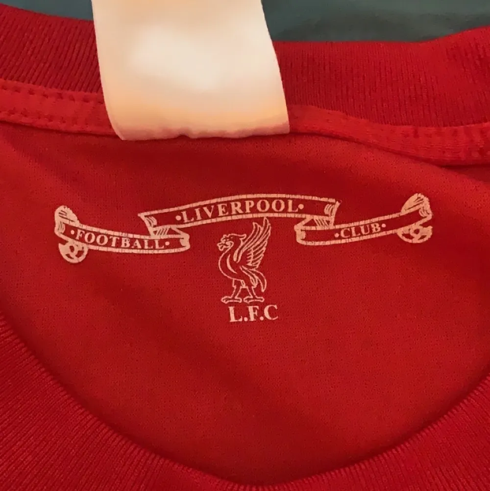 Gammal Liverpool tröja, skick 7/10. T-shirts.