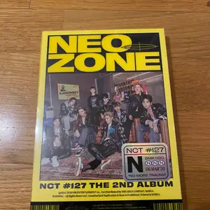 Säljer mitt NCT Neo Zone ver N, i bra skick. Inga klistermärken är använda. Några av dom små postersarna är använda samt den stora, men dom är ändå i fint skick. Kontakt mig angående fler frågor samt bilder av vad albumet innehåller. 