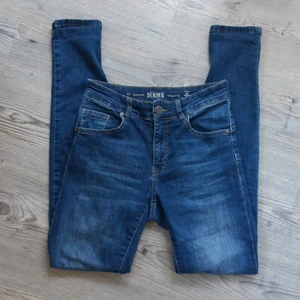 Jeans från Kappahl - Jeans i strl 40. Små i storleken så kan vara 38 också. Nypris 500kr