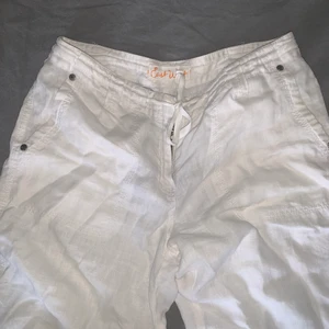 vintage linnebyxor - helt perfekta vintage linnebyxor som blivit för små för mig :((( de är mid/lågmidjade och bra längd för mig som är 170! så snygga i rumpan