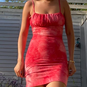 Rosa klänning - Rosa melerad klänning, perfekt till sommaren & utgångar. Sparsamt använd💖