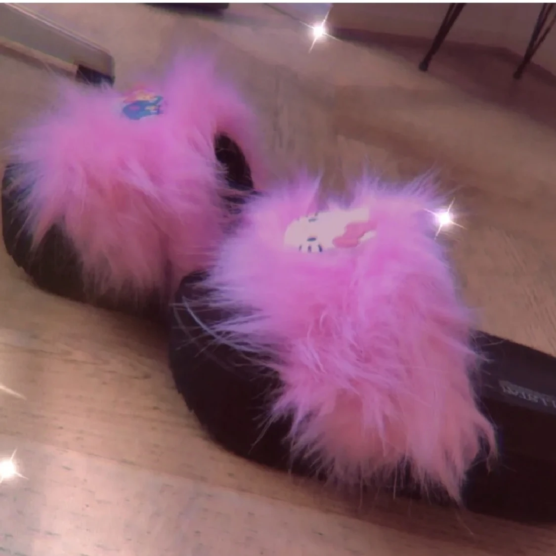 Plattå hello kitty tofflor 💗🌈 - 91