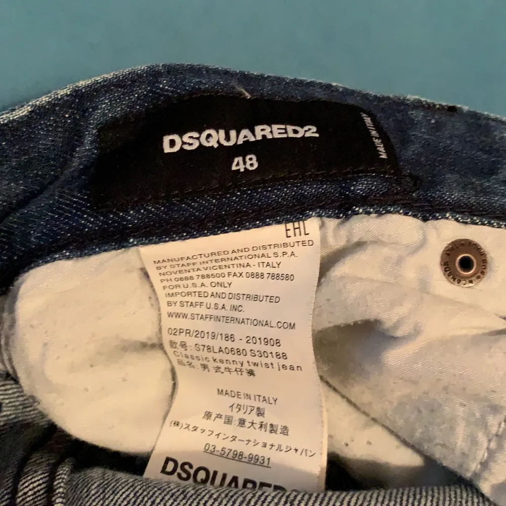 Dsquard2 jeans storlek 48 Skick 10/10 inga problem med dom  Pris kan diskuteras vid snabb affär . Jeans & Byxor.