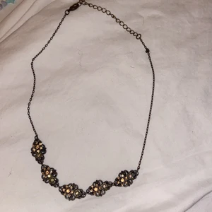 Halsband - Ett super fint halsband som är aldrig använt❤️