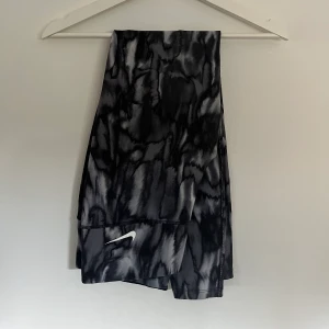 Träningstights Nike - Träningstights från Nike, storlek M