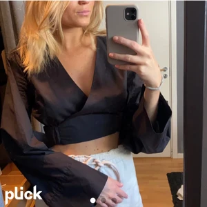 Blus zara med öppna ärmar  - Aldrig använd, fint skick. Storlek M, passar S