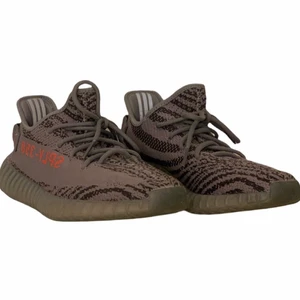 Adidas Yeezy Boost 350 v2 Beluga 2.0 - Använda fåtal gånger                                                                           Kvitto och Låda finns