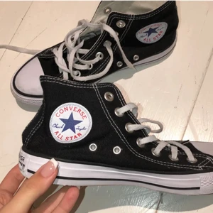 Converse  - Använda max 5 gånger, alltså helt i nyskick! 