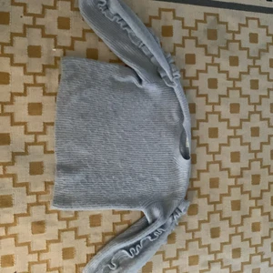 Väldigt mysigt,skön❤️ - Hej! Jag säljer en stickad tröja från Sara jag har i vanliga fall stolek xs men denna är stolek S och är stor på mig så skriv gärna till mig om du har några frågor så svarar jag på dom!❤️