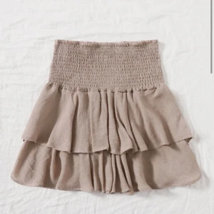 Kjol - Säljer denhär populära kjolen i storlek S💞