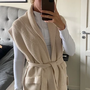 Väst  - Stickad väst från Zara, strl S