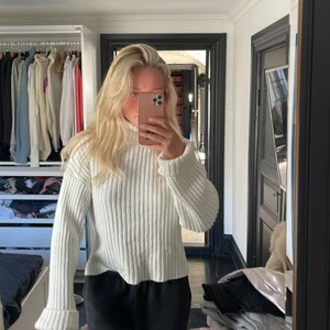 Stickad tröja med polokrage - Stickad tröja med polokrage från NAKD i storleken xss. Fint skick. 