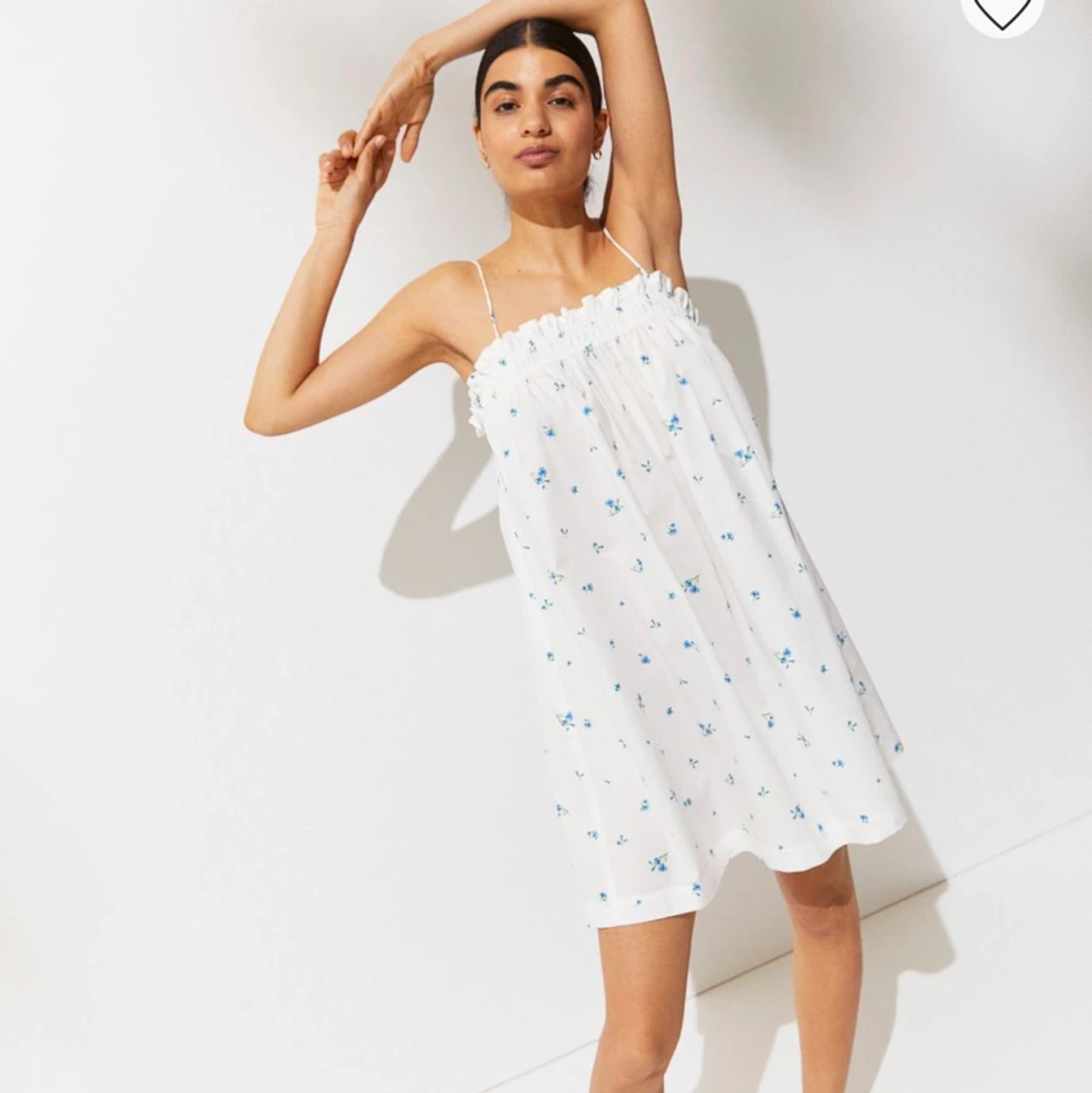 Vit blommig klänning hm - 90