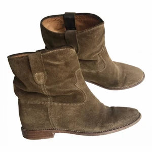 Isabel marant boots - Säljer dessa fina crisi ankle boots!! Storlek 39. Dom är använda men så fina på skriv för fler bilder!!! Kan tänka mig gå ner i pris vid snabb affär