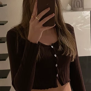 Långärmad tröja - Fin långärmad tröja från Shein. Knappt använd. Superskönt material! Köptes för 70kr🤎