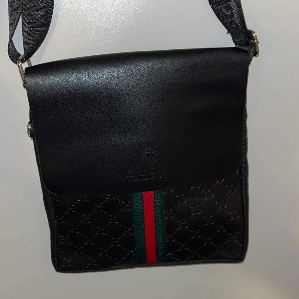 Gucci bodybag - Väskor | Plick Second Hand