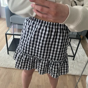 Rutig kjol 🤍 - Fin kjol som har inte använder 🤍