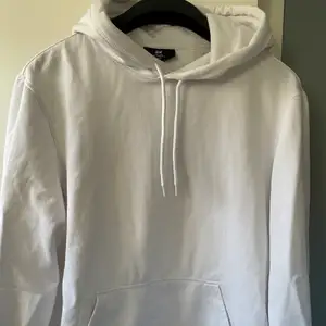 Vit hoodie från H&M, fint skick! 🤍
