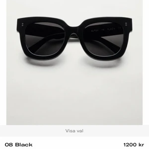 CHIMI eyewear - säljer mina chimi solglasögon i 008 berry! ⭐️ knappt använda så i toppenskick förutom en repa på ena bågen (se bild 3) dock inget som stör då man endast ser den om man letar. köpa i somras på deras hemsida för 1200:- 💕💕 skriv om du har frågor ✨