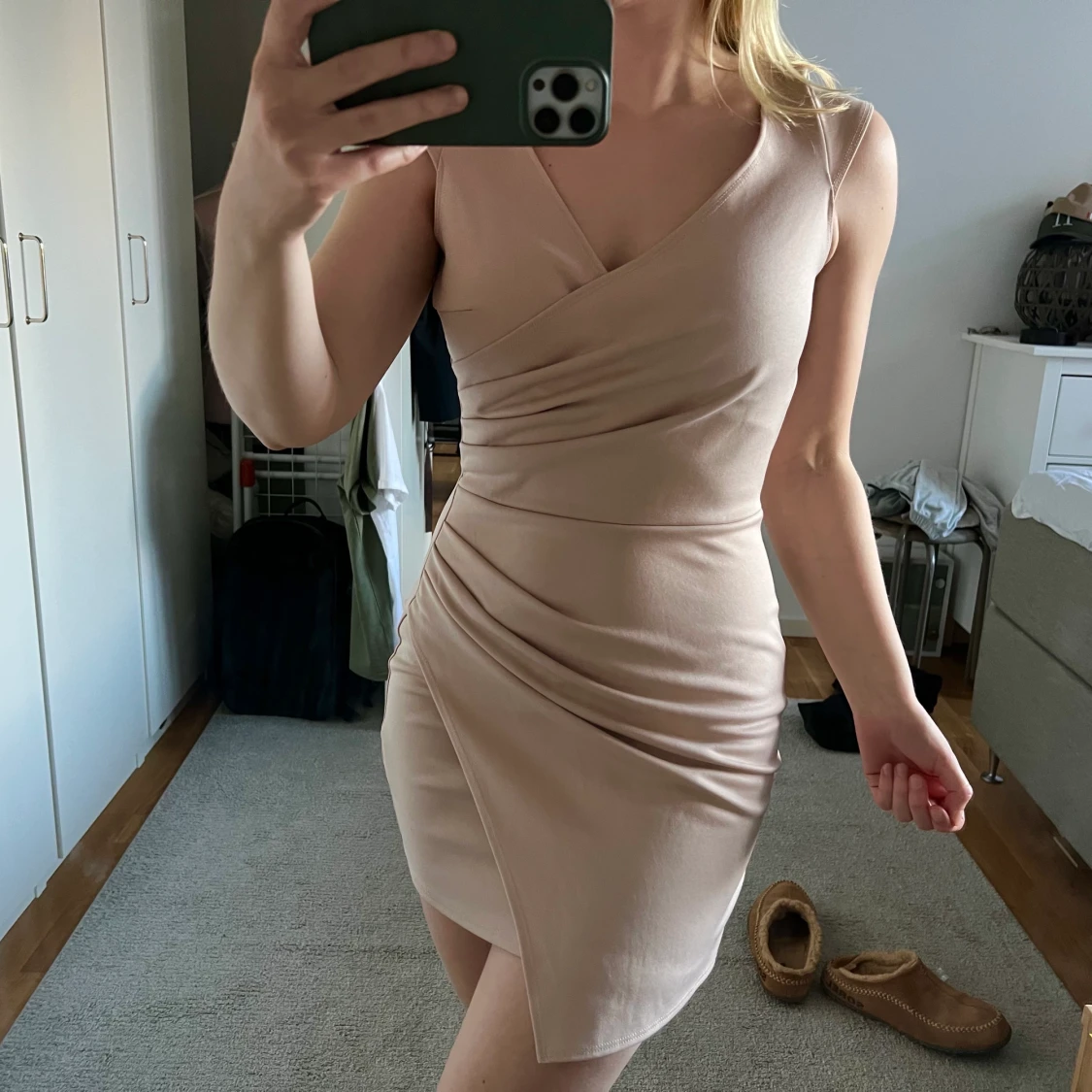 Klänning beige NLYONE strl:S