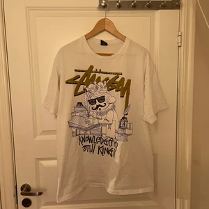 Stussy t-shirt - Riktigt fet stussy t-shirt storlek XL passar L