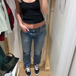 Intressekoll på Levis jeans  - Snygga Levis jeans i strl w32L34. Skulle säga att dem är som en 36/38 ish beroende på hur man vill att dem ska sitta. SÄLJER VID BRA BUD.