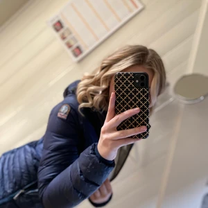 Pjs jacka dam - Säljer för det inte är min still längre. Fin jacka perfekt nu till vår/ och sommarkvällar. 💗