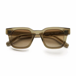 chimi eyewear - (LÄGGER UT IGEN DÅ FÖRRA KÖPAREN DROG SIG UR! Och om de inte är markerade som SOLD finns de kvar!🙏🏼)                  Kollar intresserat på mina så coola chimis, då jag funderar på att sälja💕✨ De är gröna i modellen 004. Så snygga nu till våren och sommaren!!😇💗 KÖP DIREKT FÖR 900:-💗