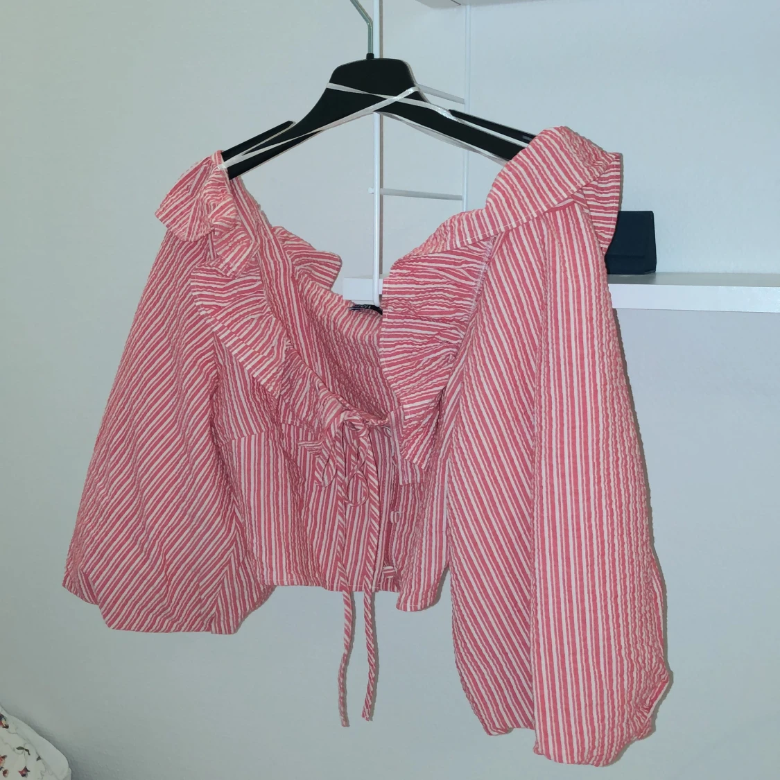 Snygg rödvit blus från Zara  - 90