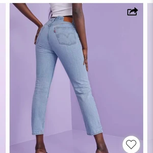 Levis jeans - Mina nya Levis jeans! Endast använda vid ett tillfälle. Stl 27x32💗 passar mig som vanligtvis bär S. Nypris 1099kr, jag säljer för 500kr. Priset kan diskuteras